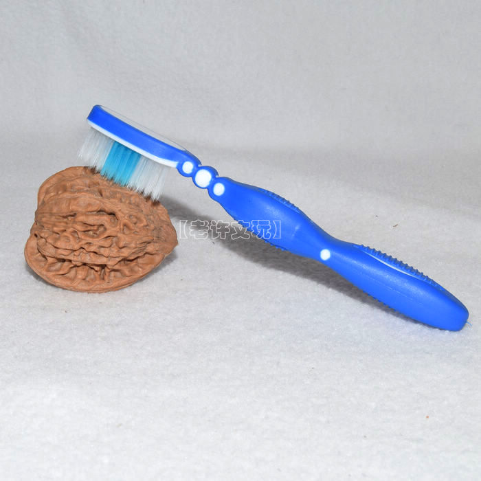 猪鬃刷的弊端,文玩核桃平时干刷完全没必要用。 猪鬃刷的弊端,文玩核桃平时干刷完全没必要用。